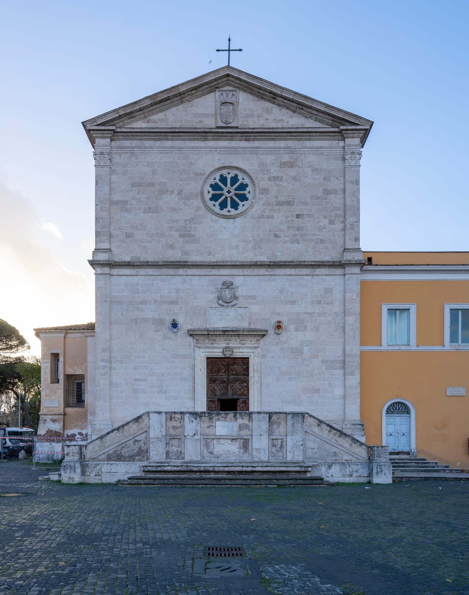 Exterior of San Pietro in Montorio on the Janiculum in Rome. Featured image for Rome churches for sunset walks: calm evening routes with views.