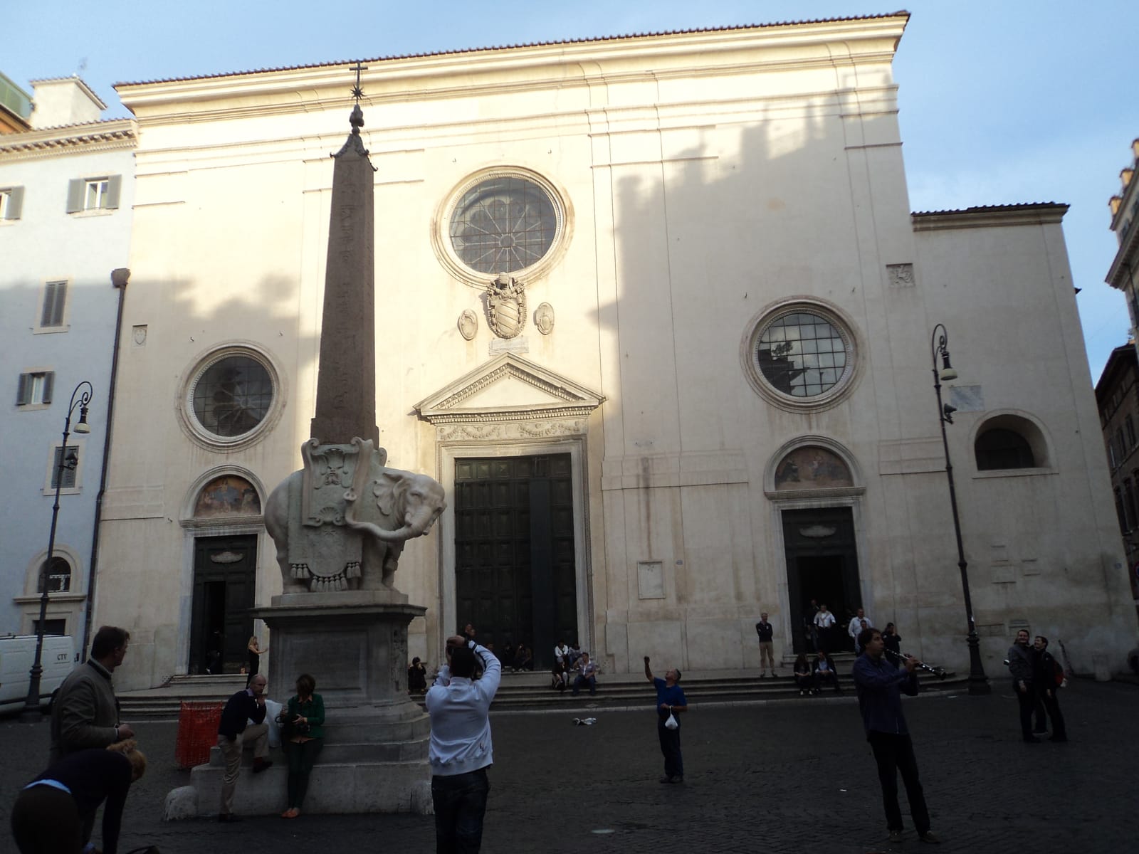 Facade of Santa Maria sopra Minerva with the Bernini elephant monument in front. Featured image for Churches near the Pantheon: best stops and a 60–90 minute route.